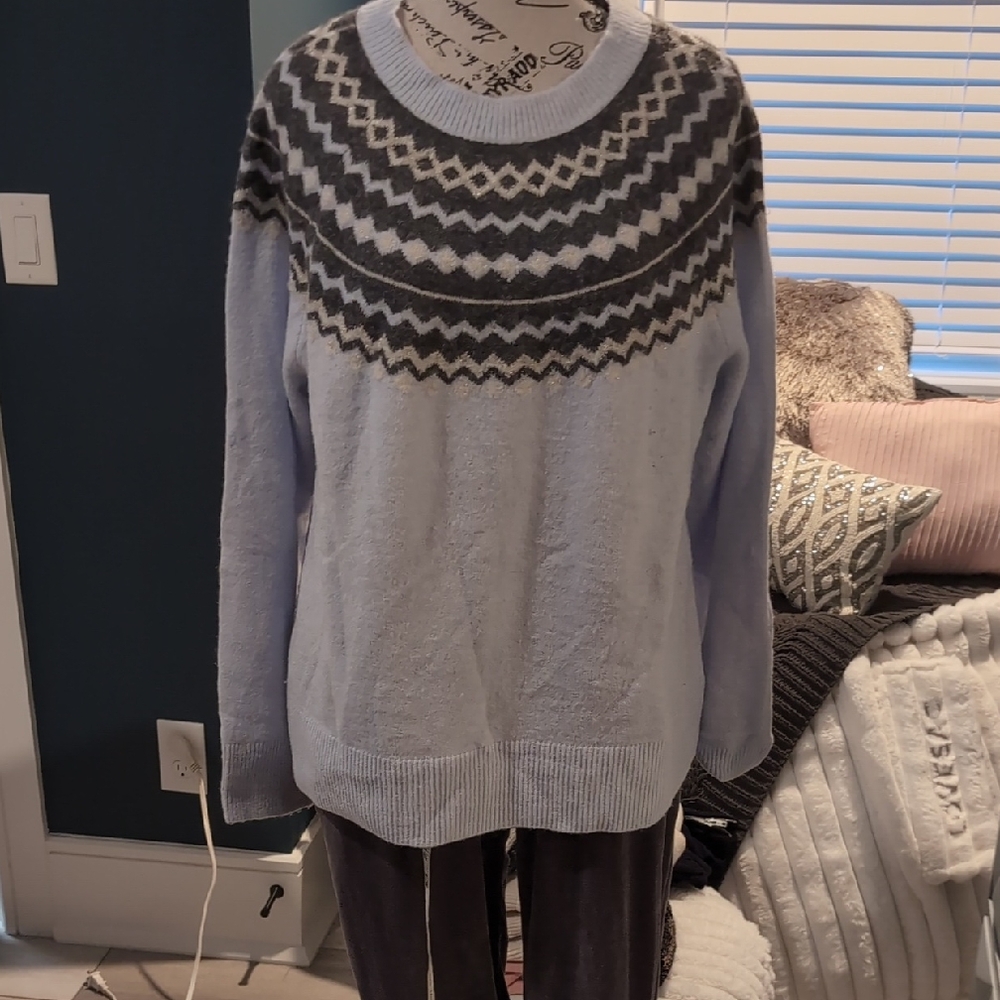 Cozy Gray and White Patterned Sweater